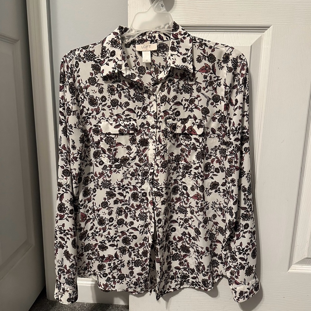 Loft women’s floral button down